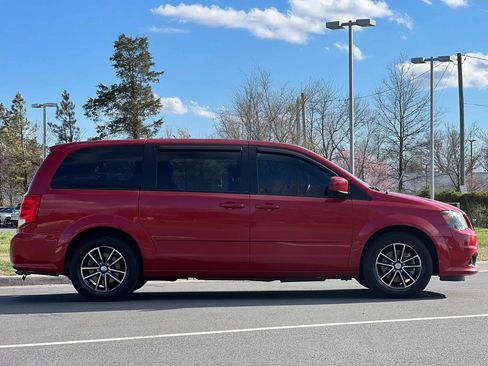 Used 2014 Dodge Grand Caravan SXT w/ UConnect Hands-Free Group FWD image 6
