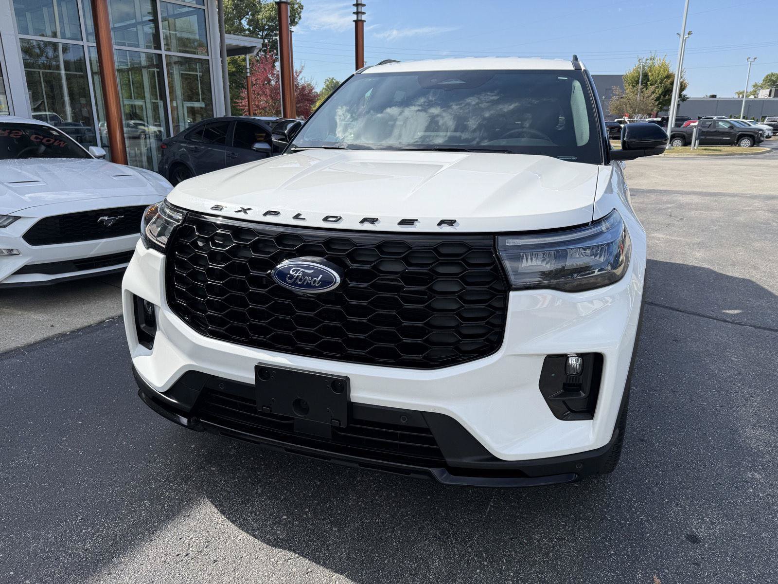 Used 2025 Ford Explorer ST-Line w/ ST-Line Street Pack AWD/4WD image 3