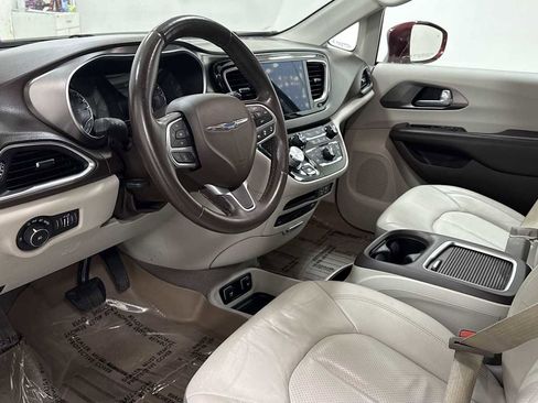 Used 2017 Chrysler Pacifica Touring-L Plus w/ Advanced Safetytec Group image 12