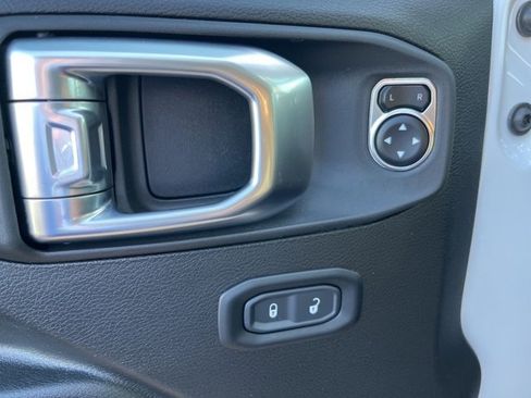 Used 2023 Jeep Gladiator Mojave w/ Cold Weather Group image 15