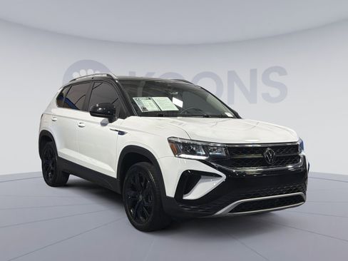 Used 2024 Volkswagen Taos SE image 18