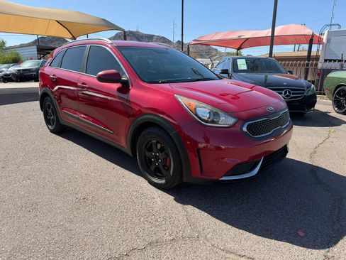 Used 2017 Kia Niro LX FWD image 3