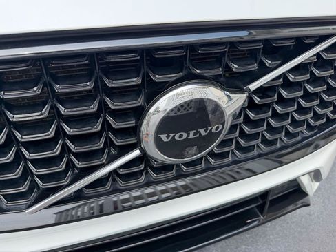 Used 2023 Volvo XC60 B5 Plus AWD/4WD image 29