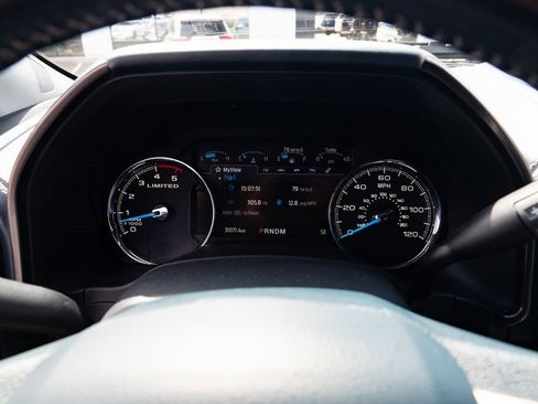 Used 2022 Ford F350 Limited image 12