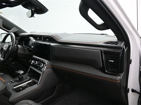Used 2022 GMC Sierra 1500 AT4 image 9