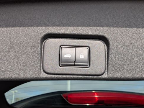 Used 2022 Nissan Rogue Platinum w/ Head-Up Display Package image 24