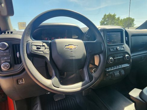 Used 2025 Chevrolet Silverado 2500 W/T AWD/4WD image 15