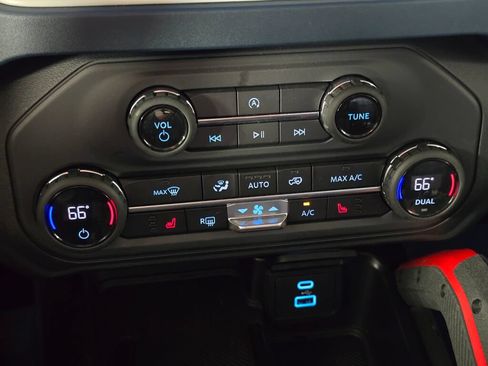Used 2025 Ford Bronco Heritage Edition AWD/4WD image 27