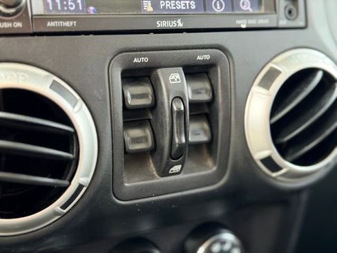 Used 2018 Jeep Wrangler Unlimited Sahara w/ Connectivity Group image 12