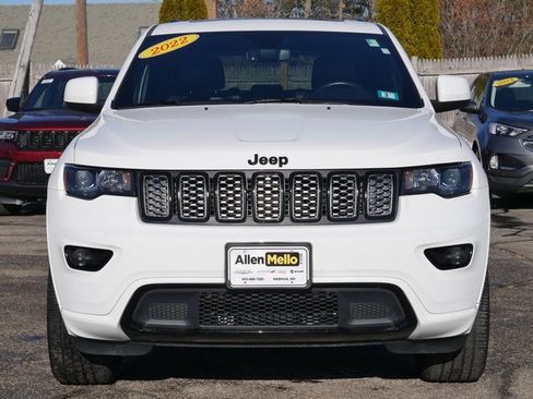 Used 2022 Jeep Grand Cherokee Laredo X image 2