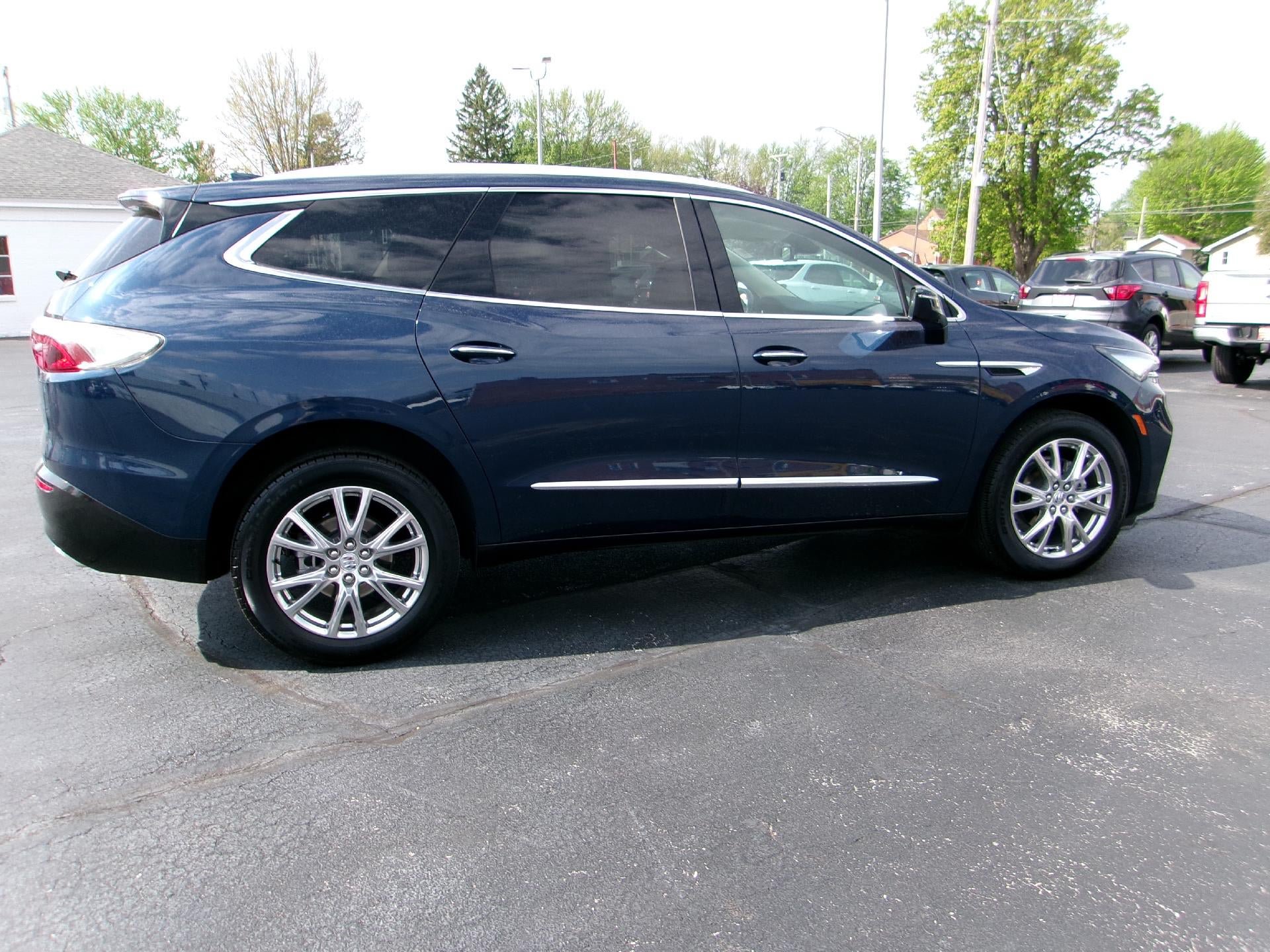 Used 2023 Buick Enclave Essence w/ Experience Buick Package FWD image 5