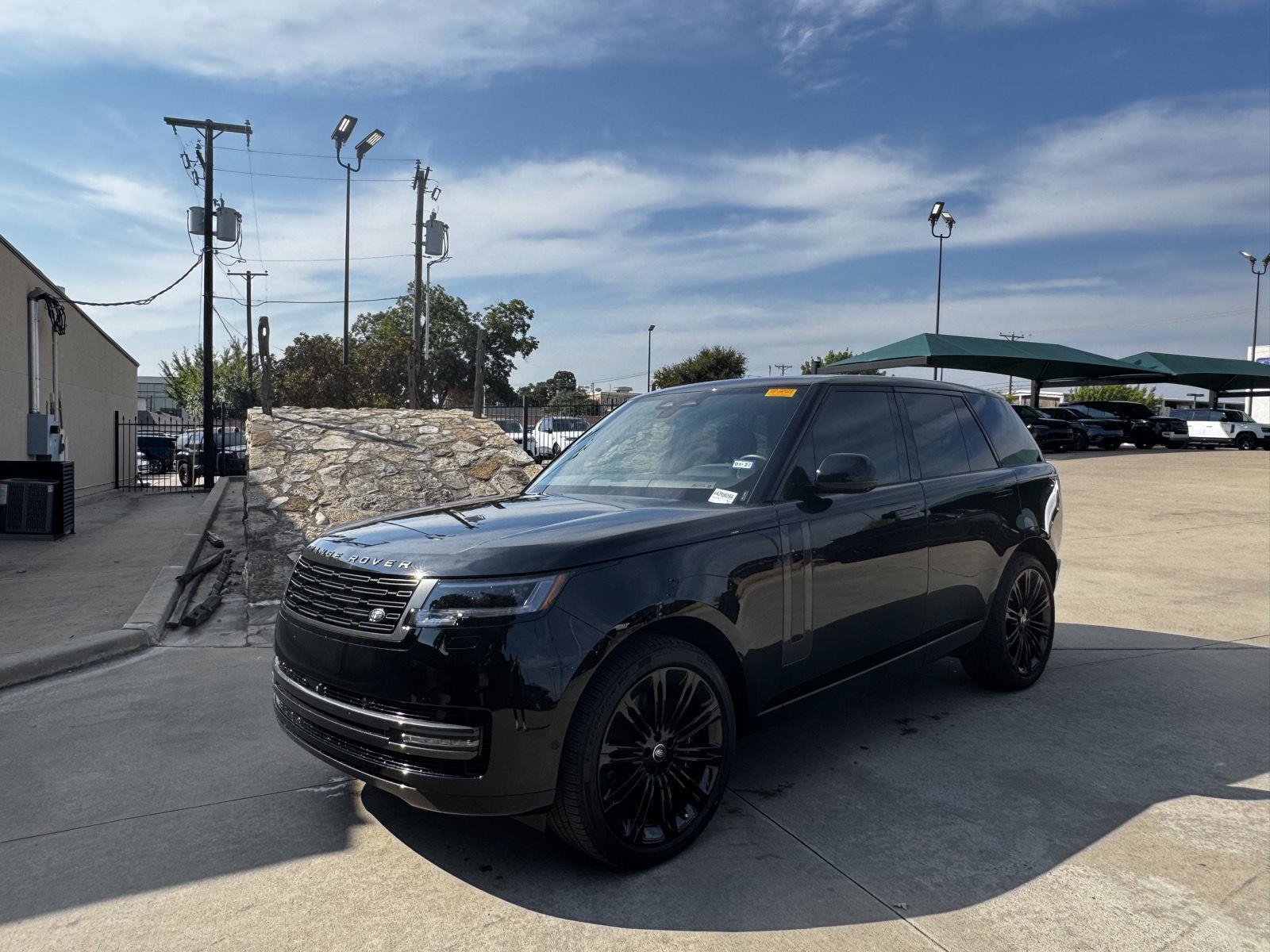 Certified 2025 Land Rover Range Rover SE AWD/4WD image 1