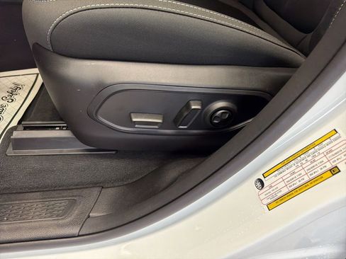 New 2025 Jeep Grand Cherokee Laredo X w/ Luxury Tech Group I image 7