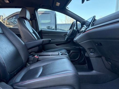 Used 2024 Honda Odyssey Sport image 13