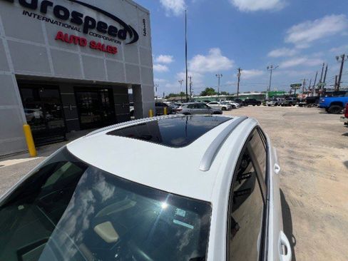 Used 2022 Volkswagen Atlas Cross Sport SE FWD image 22
