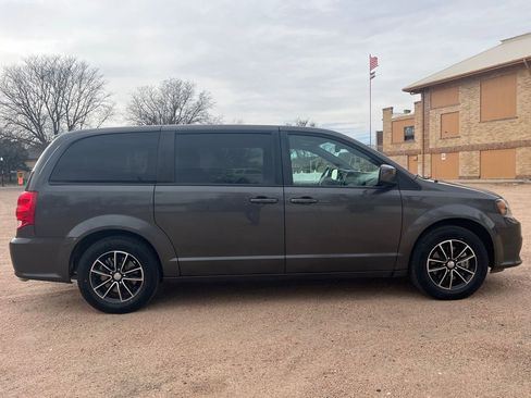 Used 2018 Dodge Grand Caravan SE image 8