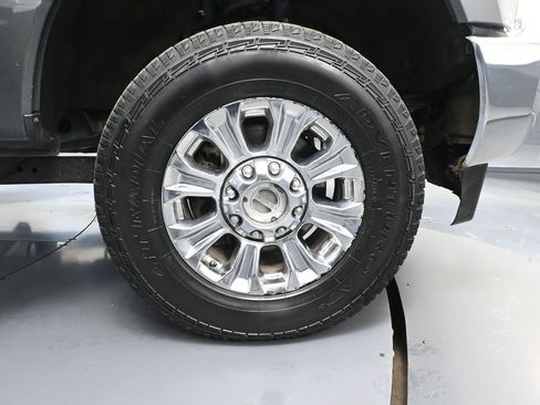 Used 2019 Ford F350 Lariat w/ Chrome Package image 17