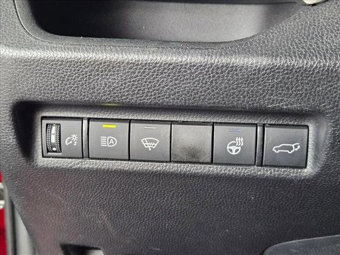 Used 2021 Toyota RAV4 XLE Premium image 13