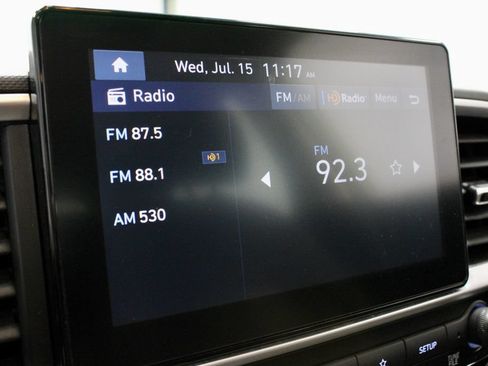 Used 2024 Hyundai Venue SEL FWD image 3