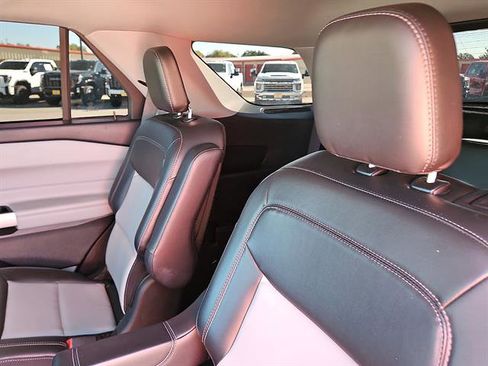 Used 2022 Ford Explorer XLT w/ Equipment Group 202A image 11