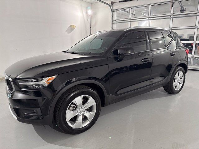 Used 2022 Volvo XC40 T5 Momentum AWD/4WD image 4