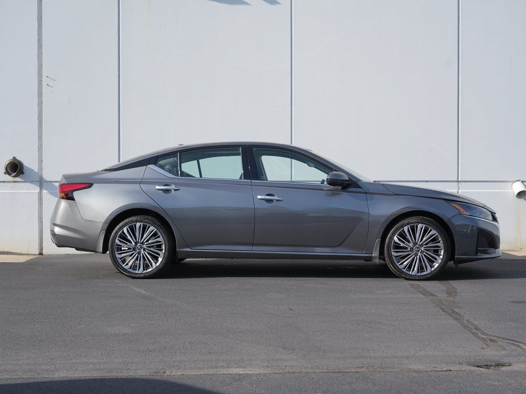 Used 2023 Nissan Altima 2.5 SL AWD/4WD image 2