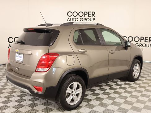 Used 2022 Chevrolet Trax LT w/ Driver Confidence Package image 19