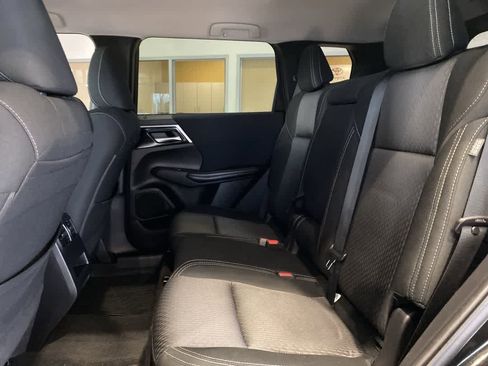 Used 2022 Mitsubishi Outlander ES image 21