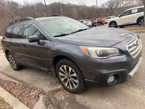 Used 2017 Subaru Outback 2.5i Limited image 3