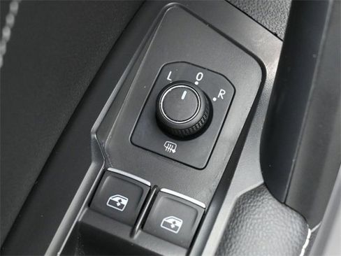 Used 2023 Volkswagen Tiguan SE image 12