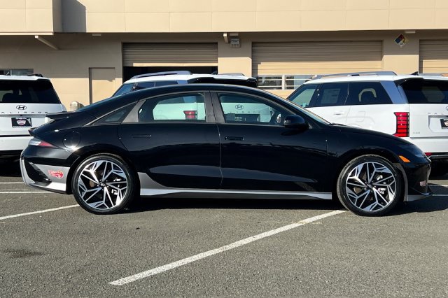 Certified 2023 Hyundai Ioniq 6 SEL RWD image 3