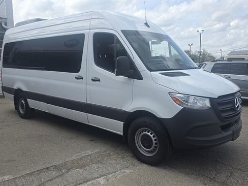 Used 2025 Mercedes-Benz Sprinter 2500 image 4