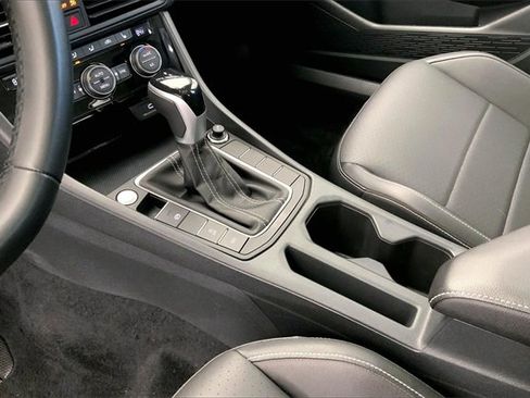 Used 2023 Volkswagen Jetta SE w/ Panoramic Sunroof Package image 17