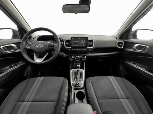 Used 2025 Hyundai Venue SEL image 15