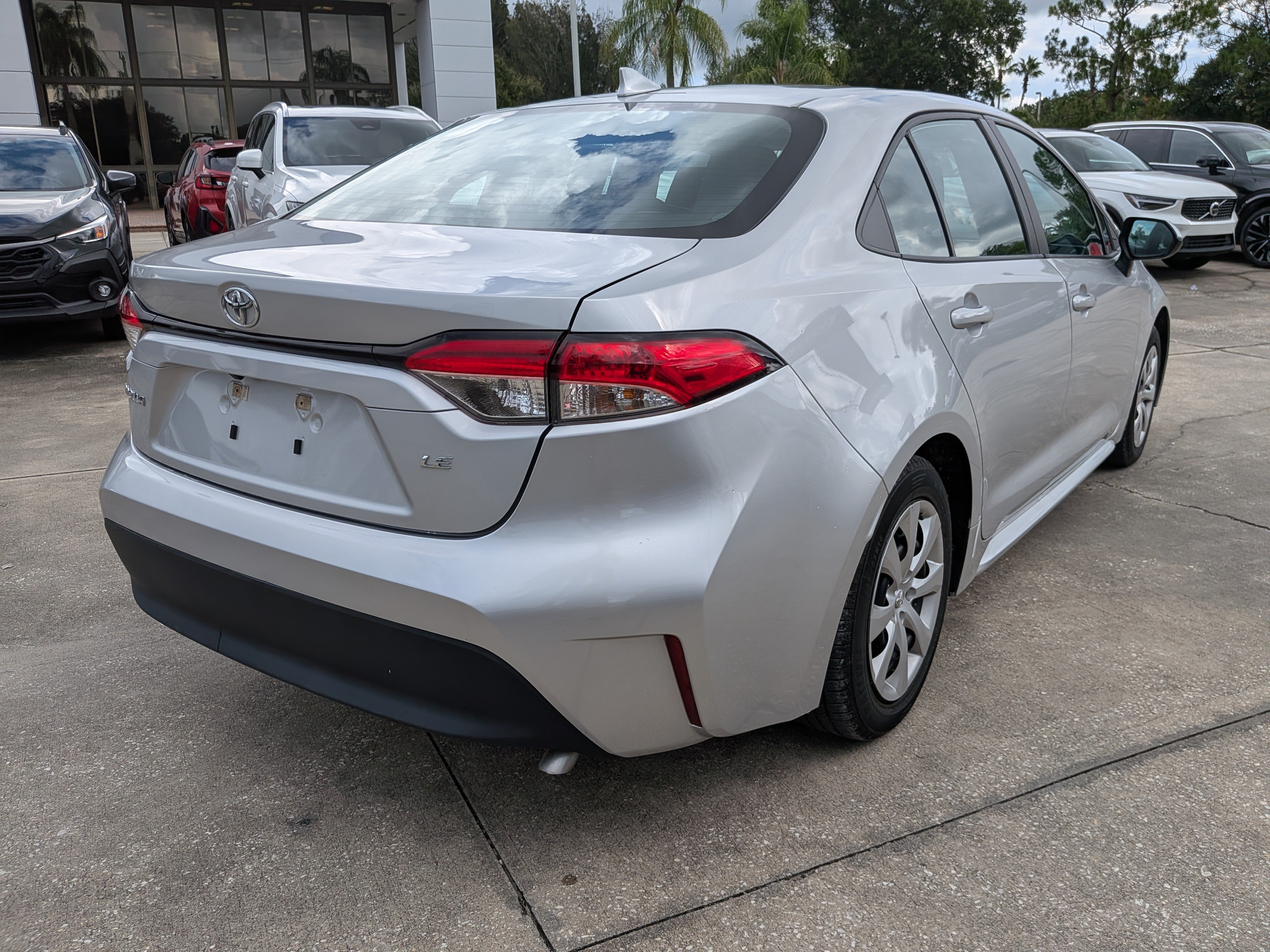 Used 2024 Toyota Corolla LE FWD image 4
