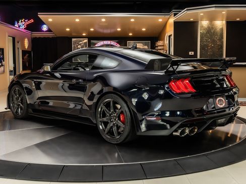Used 2021 Ford Mustang Shelby GT500 w/ Carbon Fiber Track Pack RWD image 15
