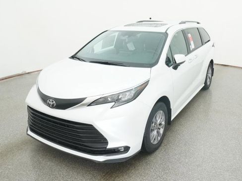 New 2026 Toyota Sienna XLE image 48