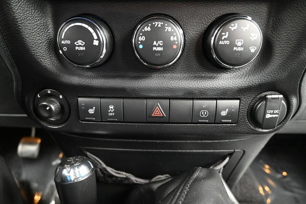 Used 2017 Jeep Wrangler Unlimited Rubicon w/ Dual Top Group AWD/4WD image 20