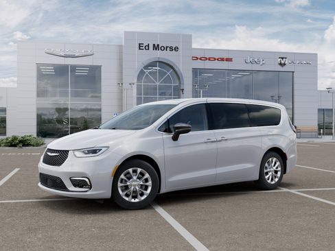 New 2026 Chrysler Pacifica Limited image 3