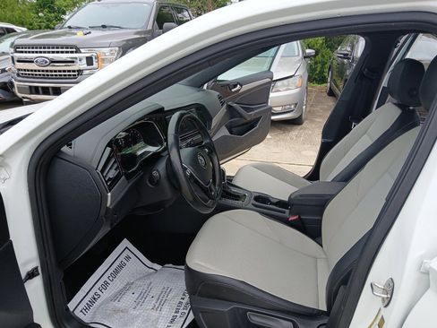 Used 2019 Volkswagen Jetta R-Line FWD image 10