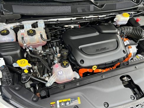 Used 2024 Chrysler Pacifica Select image 44