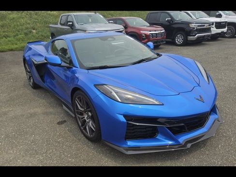Used 2024 Chevrolet Corvette Z06 RWD image 2