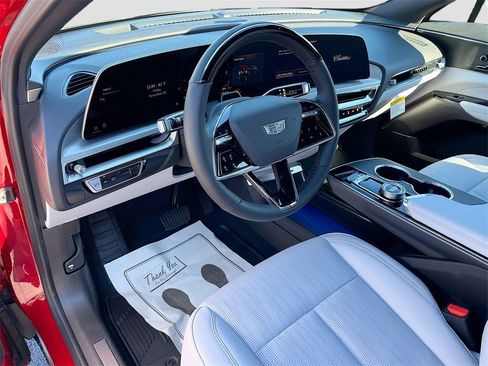 New 2026 Cadillac Lyriq Luxury image 8