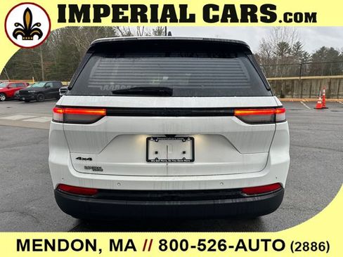 New 2025 Jeep Grand Cherokee Altitude AWD/4WD image 11