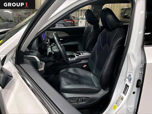 Used 2024 Toyota Grand Highlander Platinum image 8