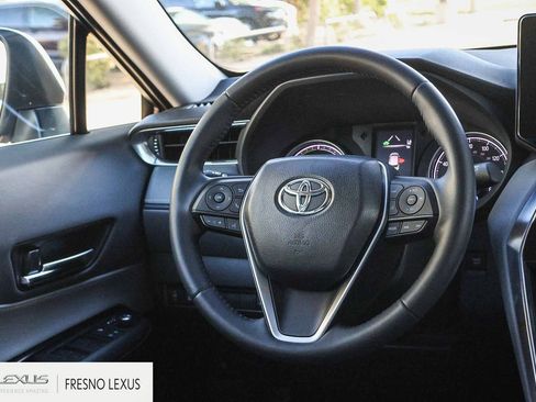 Used 2022 Toyota Venza LE image 18