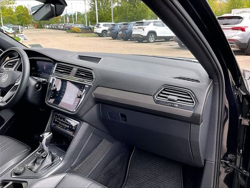 Used 2023 Volkswagen Tiguan SE R-Line AWD/4WD image 13