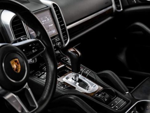 Used 2017 Porsche Cayenne S image 53