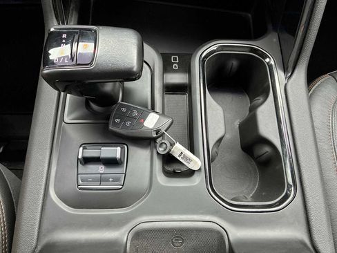 Certified 2022 GMC Sierra 1500 AT4 w/ AT4 Preferred Package image 16