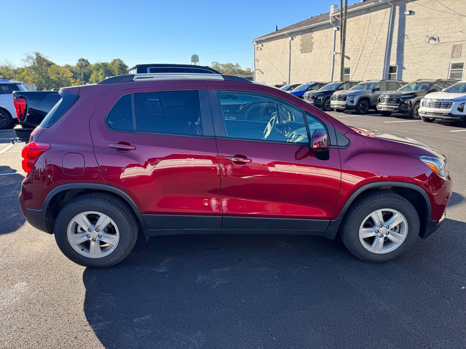 Used 2022 Chevrolet Trax LT w/ LT Convenience Package AWD/4WD image 7